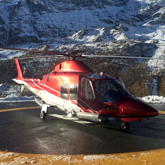Tour turistico e voli in elicottero sul lago di Como, Milano e Bormio