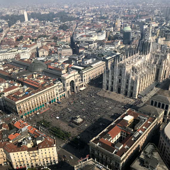 Tour e voli turistici in elicottero su Milano