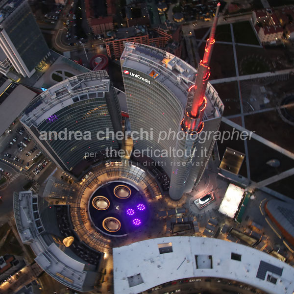 Tour turistico e volo in elicottero sui cieli di Milano