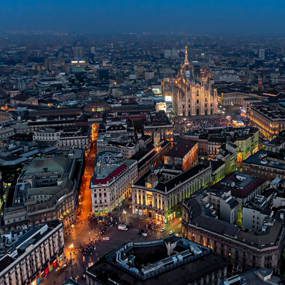 Tour e voli turistici in elicottero su Milano